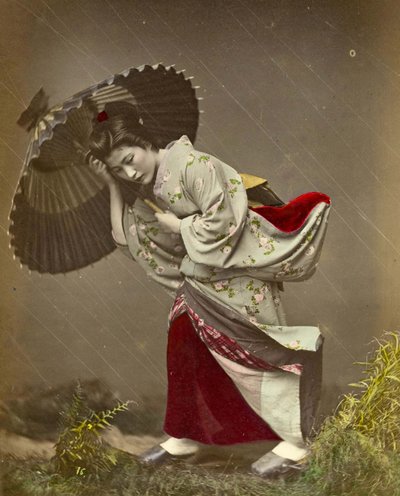 Mulher, pego, chuva, tempestade, c.1890 de Kusakabe Kimbei